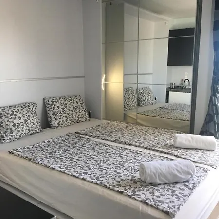 דירה El Puerto Hotel-studio פואנגירולה